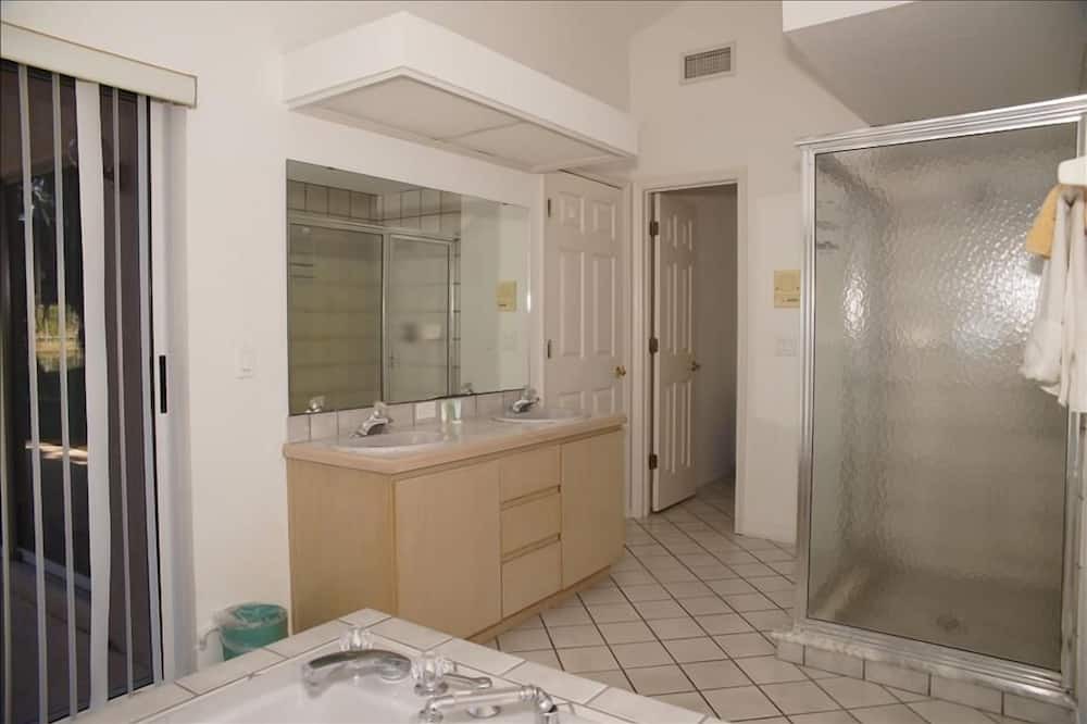 Photo of Bathroom in Clermont