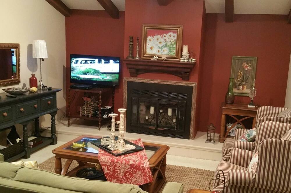 Photo of Livingroom in Englewood