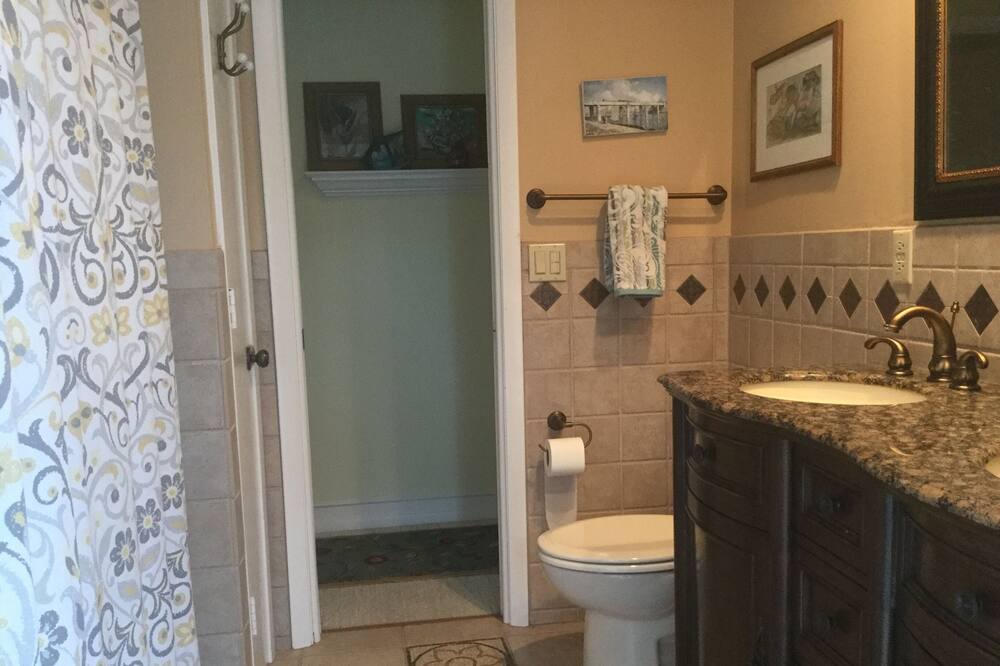 Photo of Bathroom in Englewood