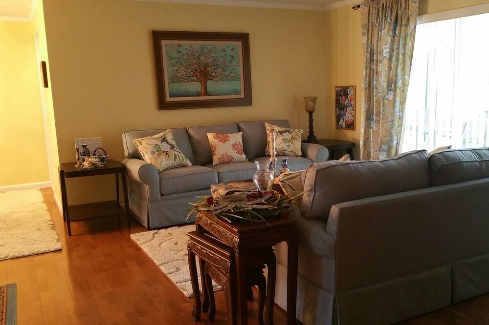 Photo of Livingroom in Englewood
