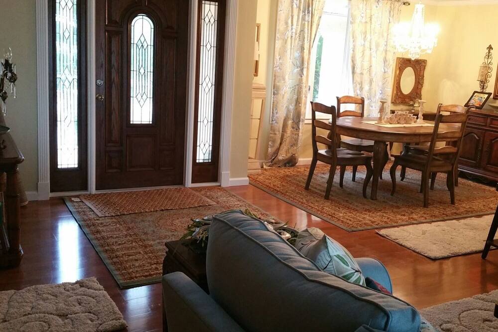 Photo of Livingroom in Englewood