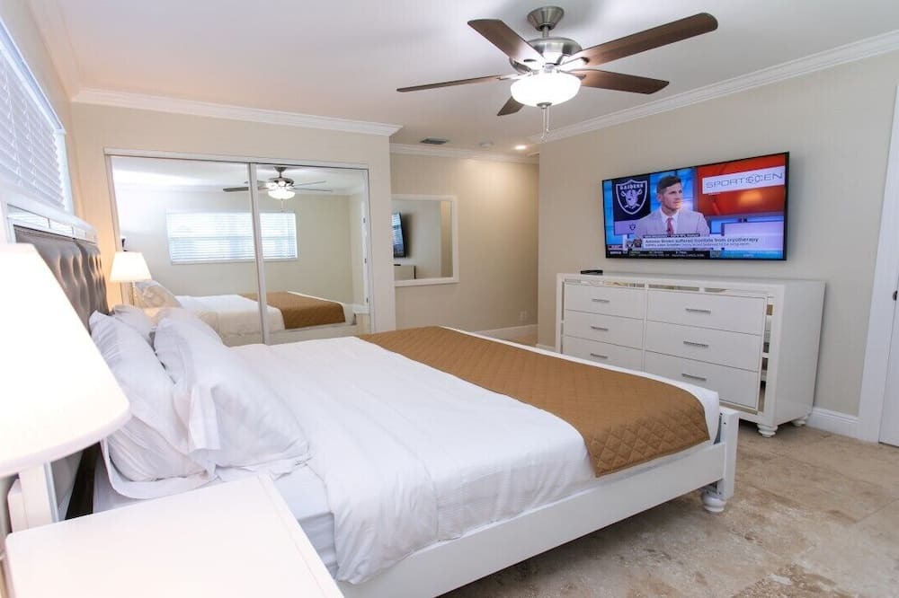 Photo of Bedroom in Dania Beach