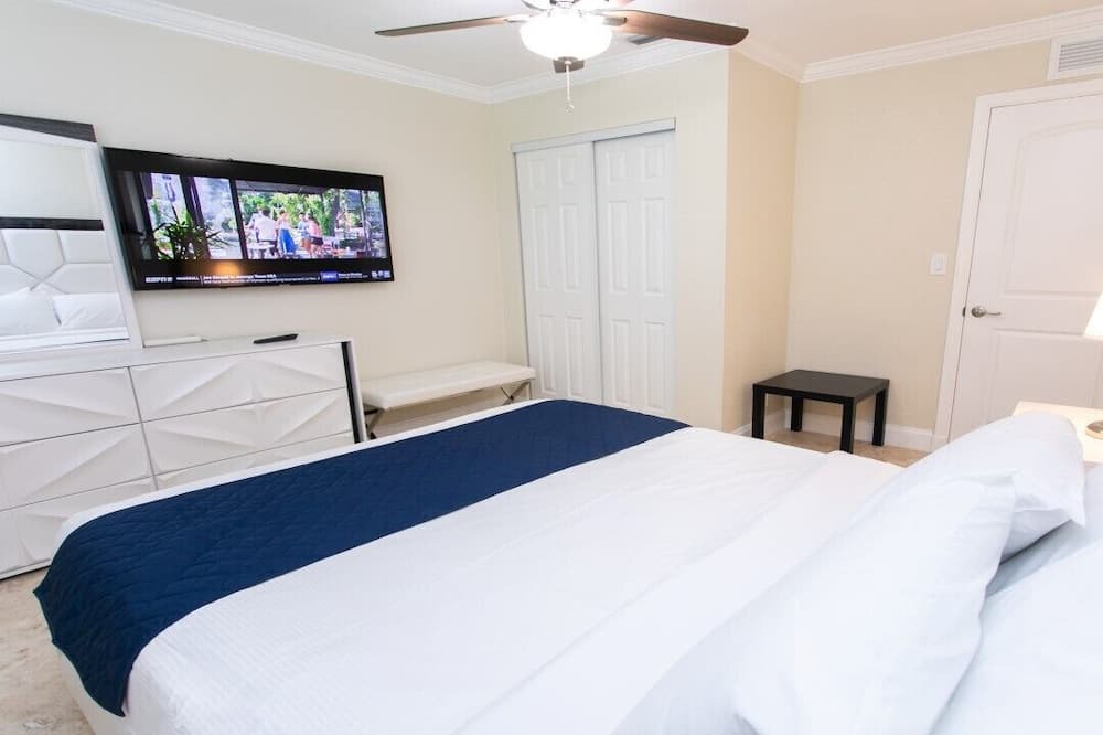 Photo of Bedroom in Dania Beach