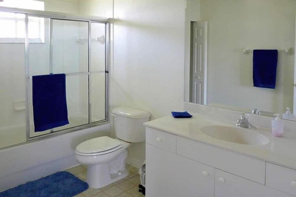 Photo of Bathroom in Joel