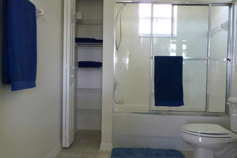 Photo of Bathroom in Joel