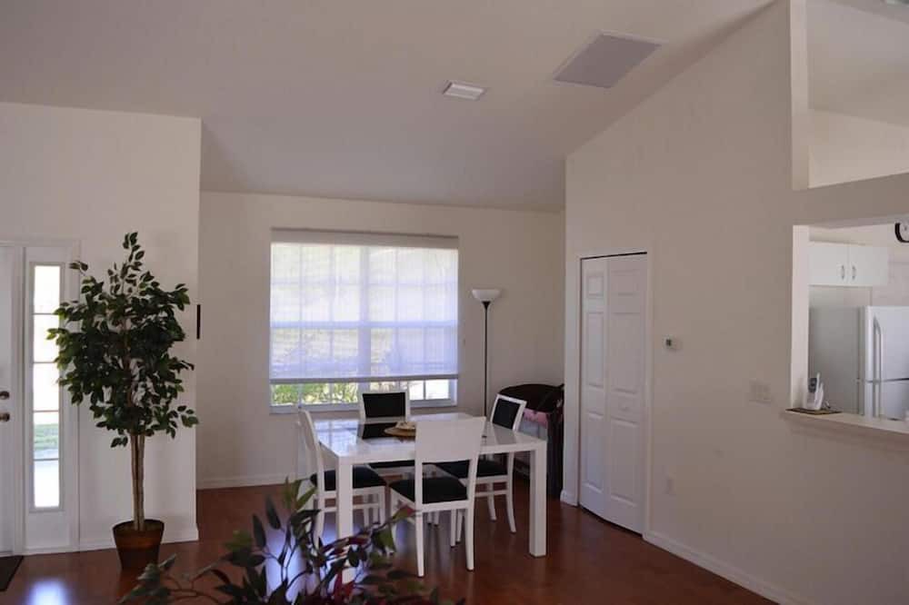 Photo of Livingroom in Joel