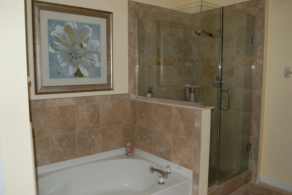 Photo of Bathroom in Valencia Lakes
