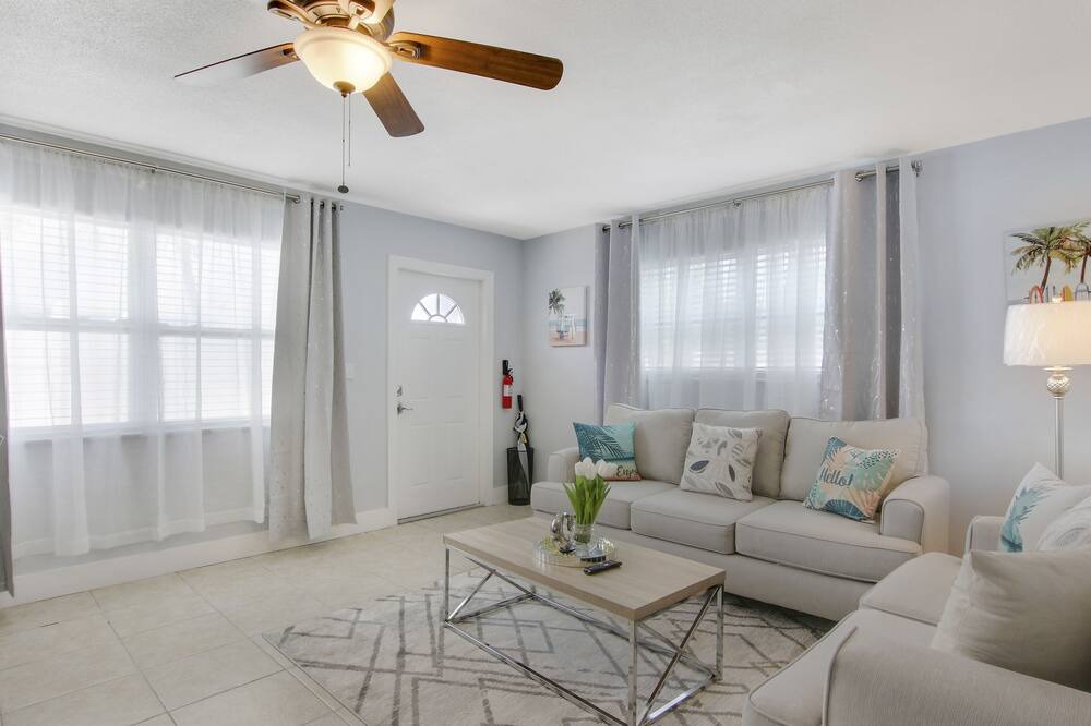 Photo of Livingroom in Florida North Atlantic Coast