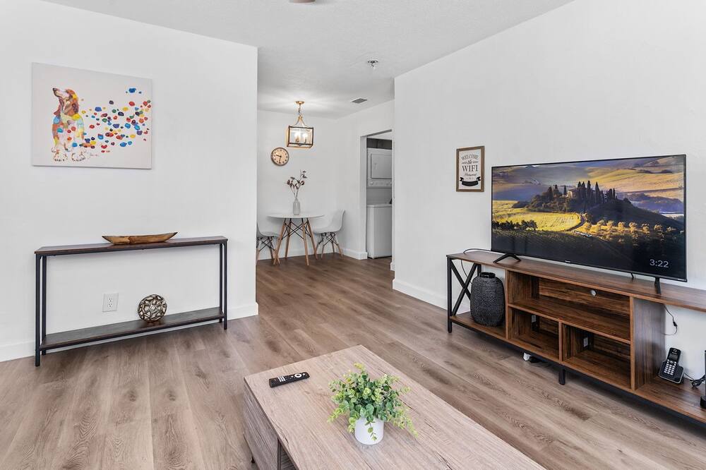 Photo of Livingroom in Edgewood