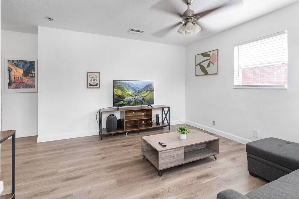 Photo of Livingroom in Edgewood