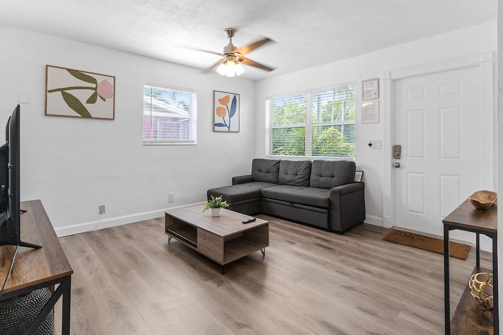 Photo of Livingroom in Edgewood