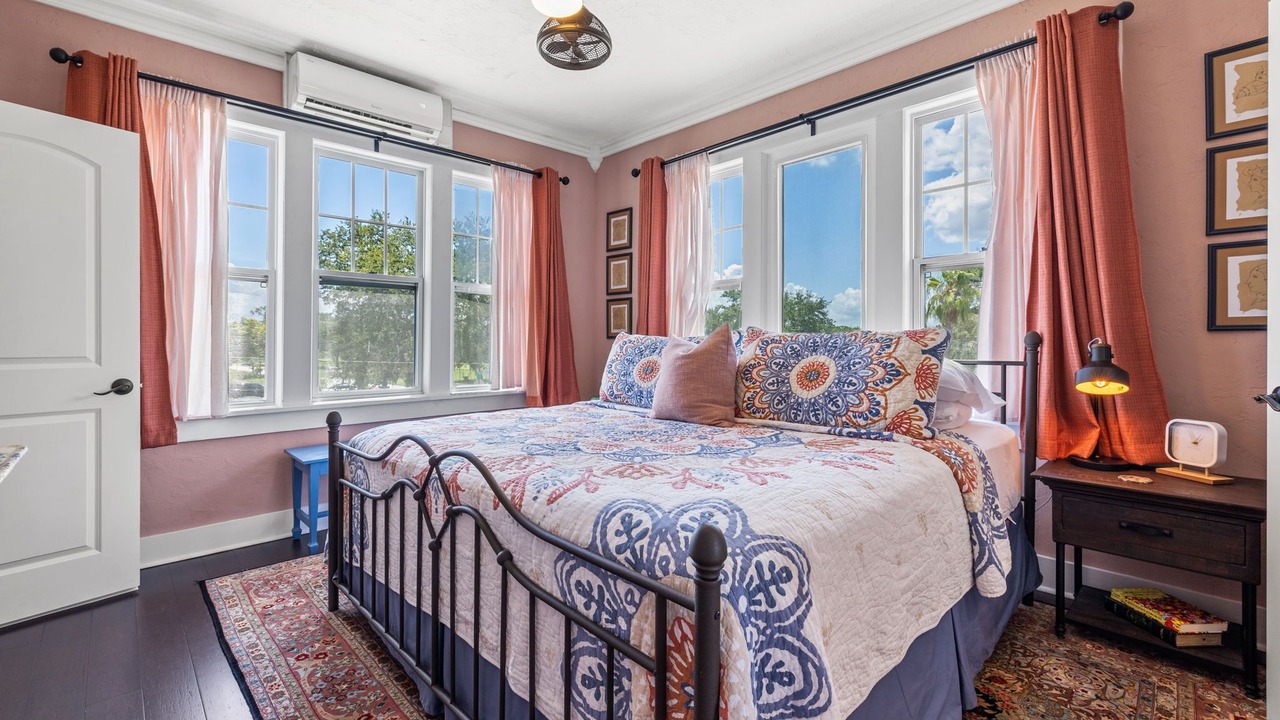 Photo of Bedroom in Historic Kenwood