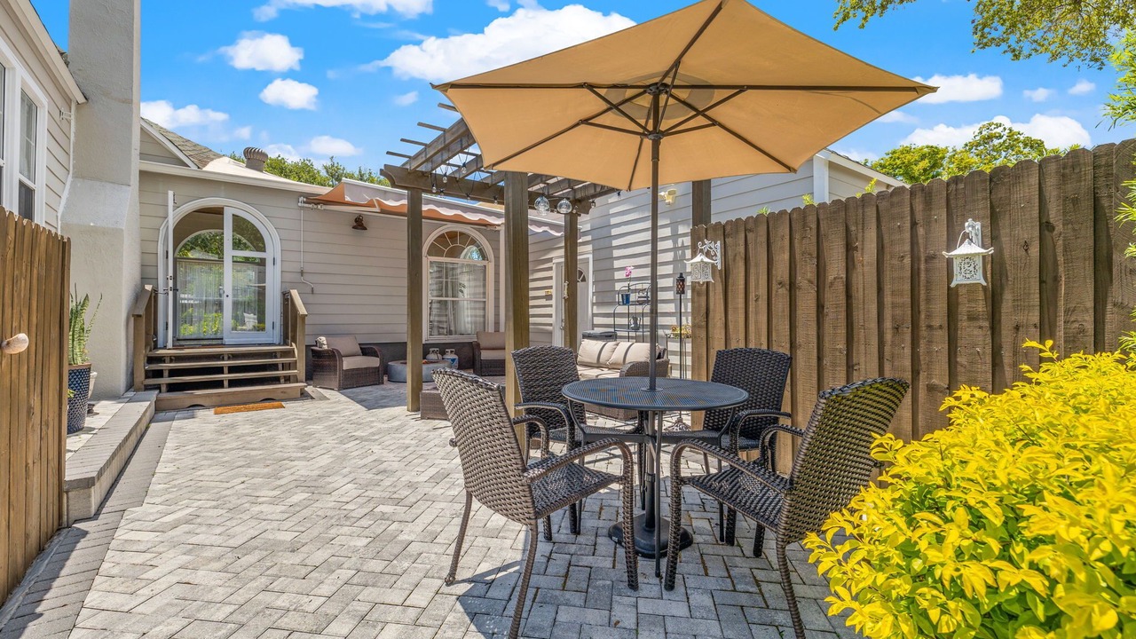 Photo of Patio Balcony in Historic Kenwood