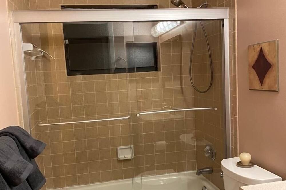 Photo of Bathroom in Cooper City
