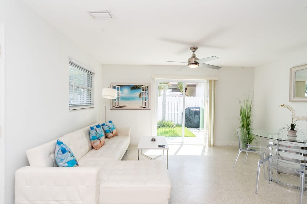 Photo of Livingroom in Melaleuca Gardens