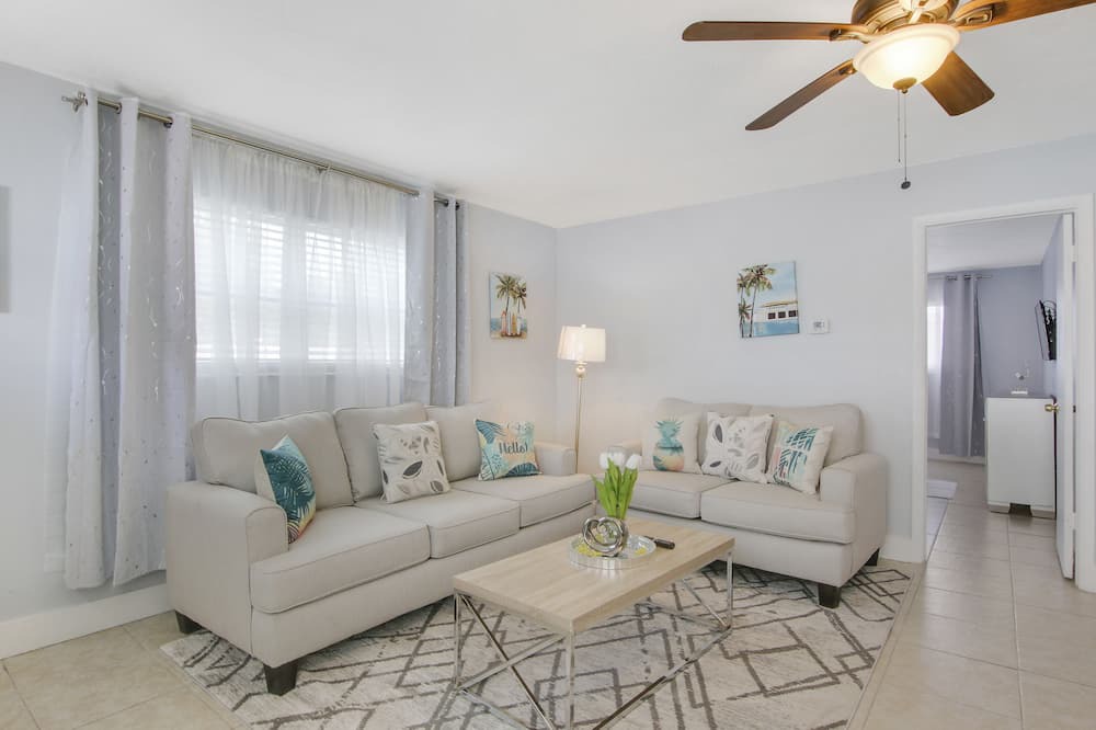 Photo of Livingroom in Florida North Atlantic Coast