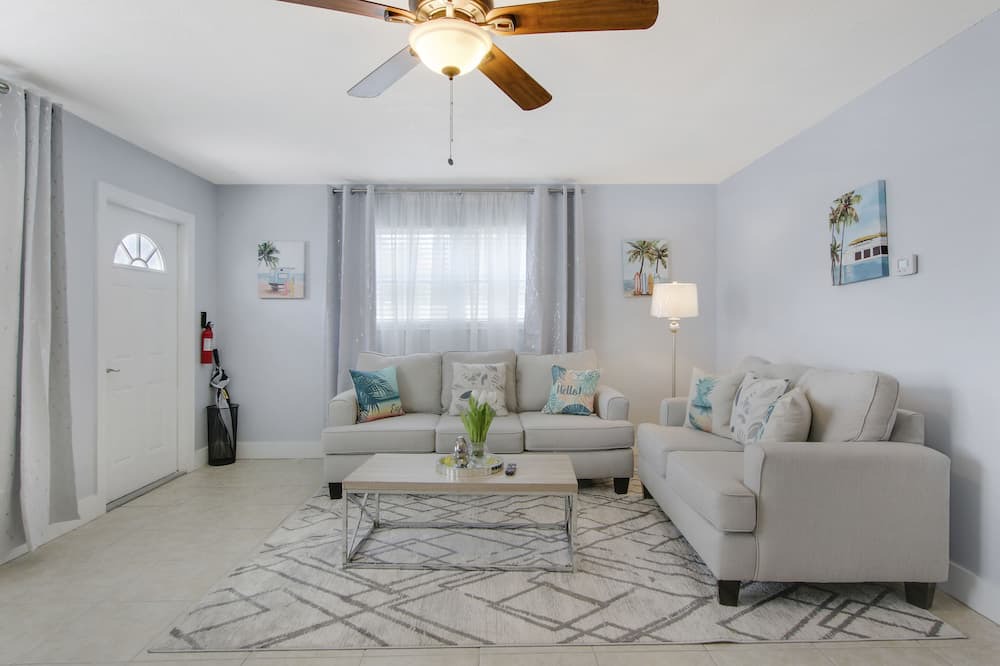 Photo of Livingroom in Florida North Atlantic Coast