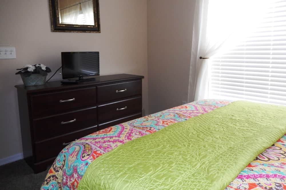 Photo of Bedroom in Sandy Ridge