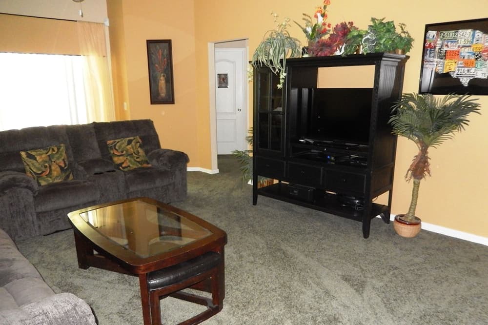 Photo of Livingroom in Sandy Ridge