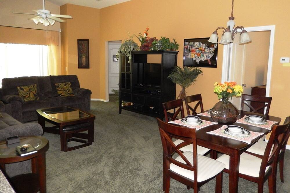 Photo of Livingroom in Sandy Ridge