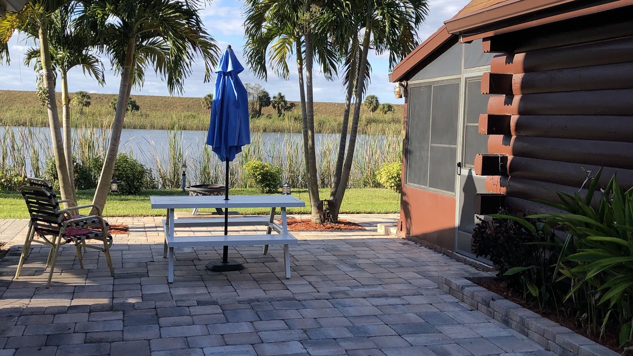 Photo of Patio Balcony in Taylor Creek
