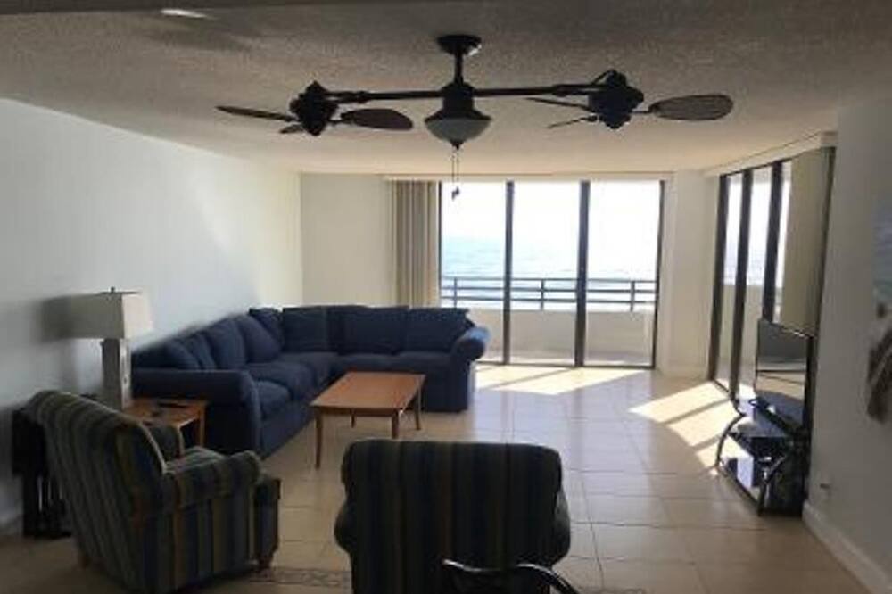 Photo of Livingroom in Daytona Beach