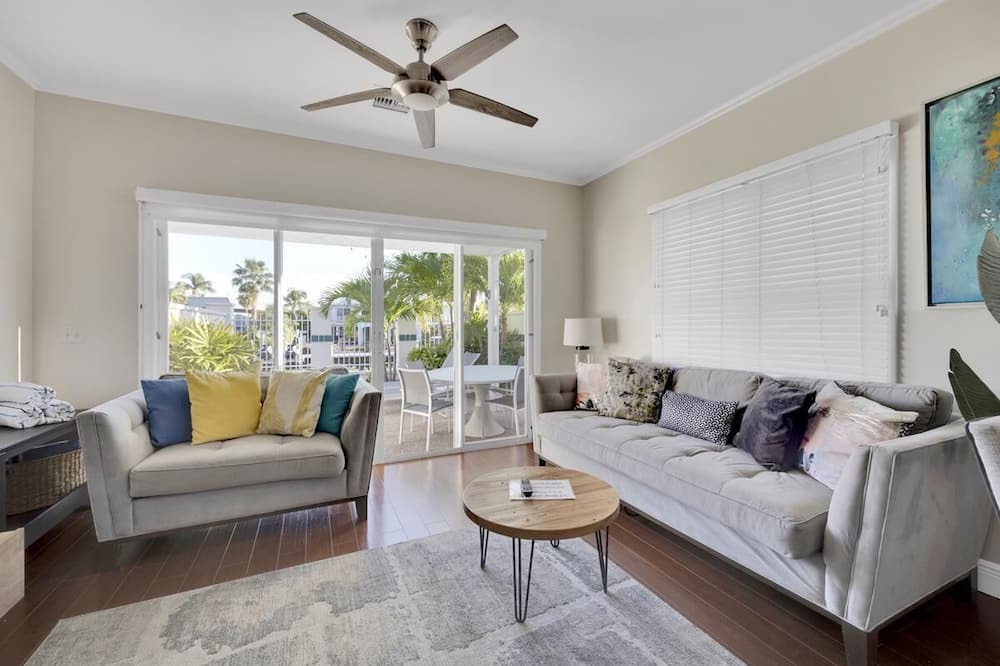 Photo of Livingroom in Marathon