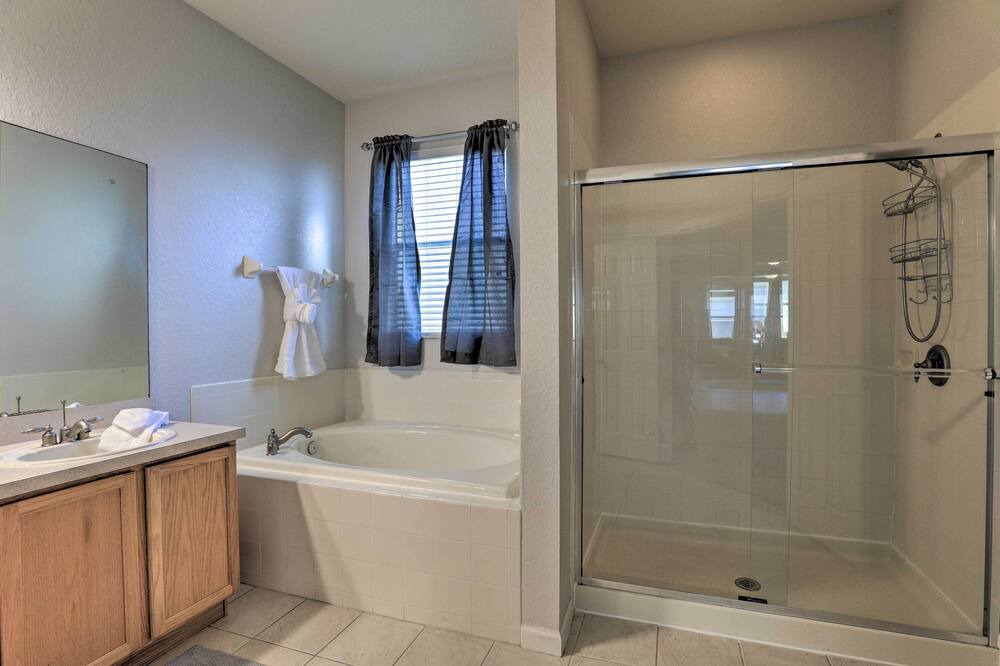 Photo of Bathroom in Trafalgar Village