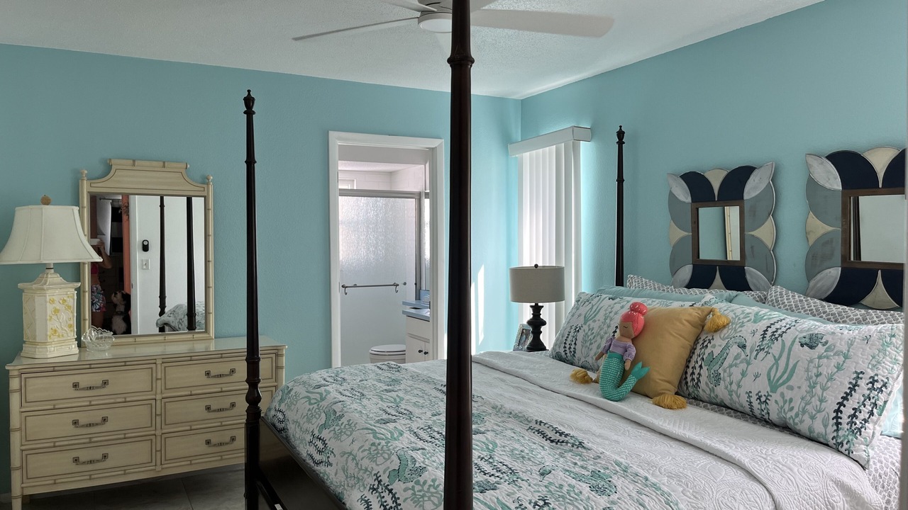 Photo of Bedroom in Golden Beach