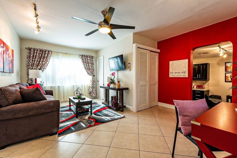 Photo of Livingroom in Lake Ridge