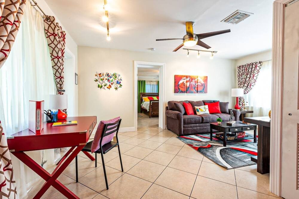 Photo of Livingroom in Lake Ridge