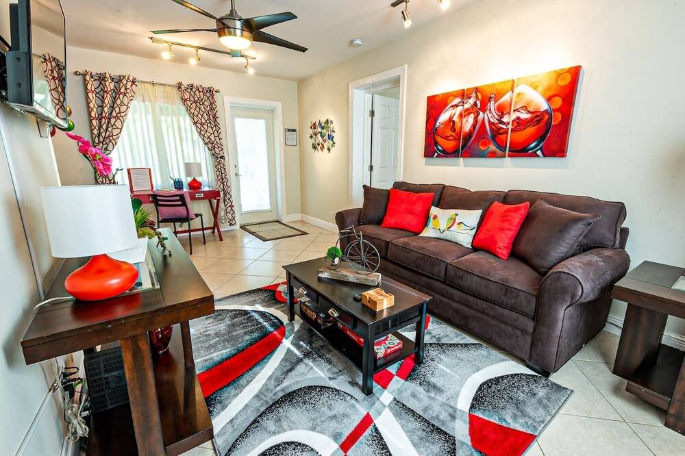 Photo of Livingroom in Lake Ridge