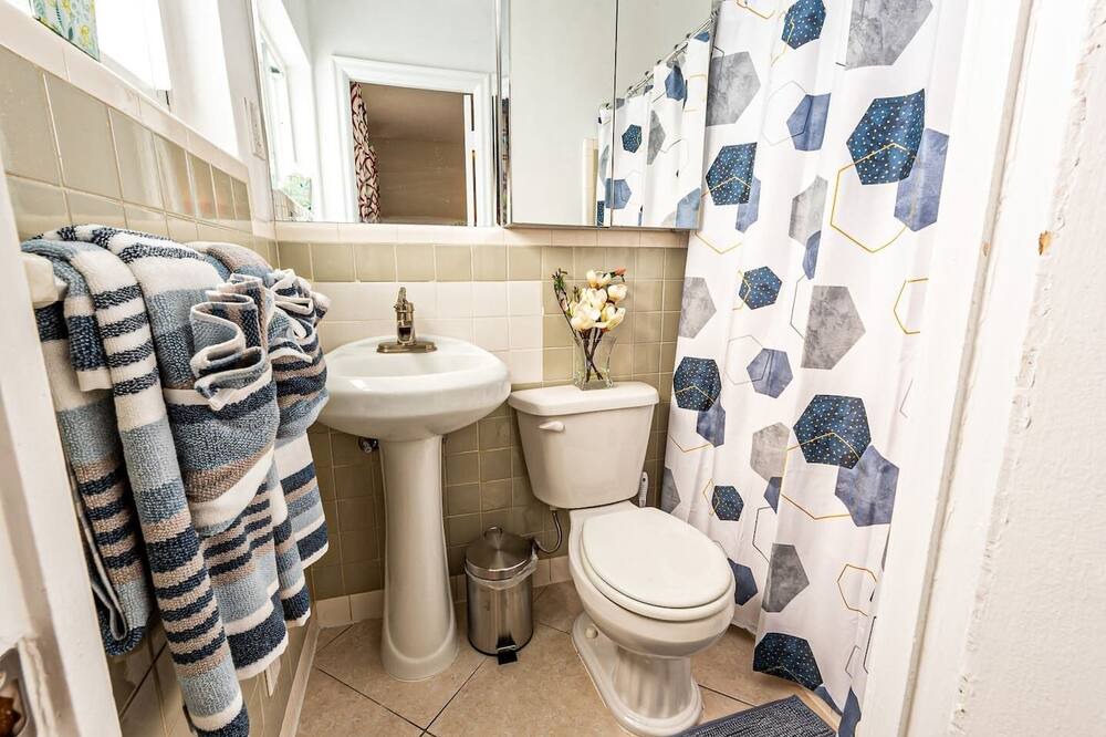 Photo of Bathroom in Lake Ridge