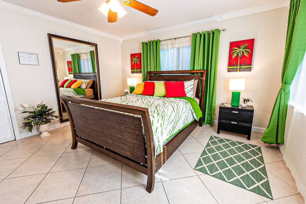 Photo of Bedroom in Lake Ridge