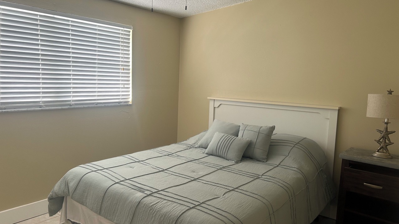 Photo of Bedroom in Bayshore Gardens