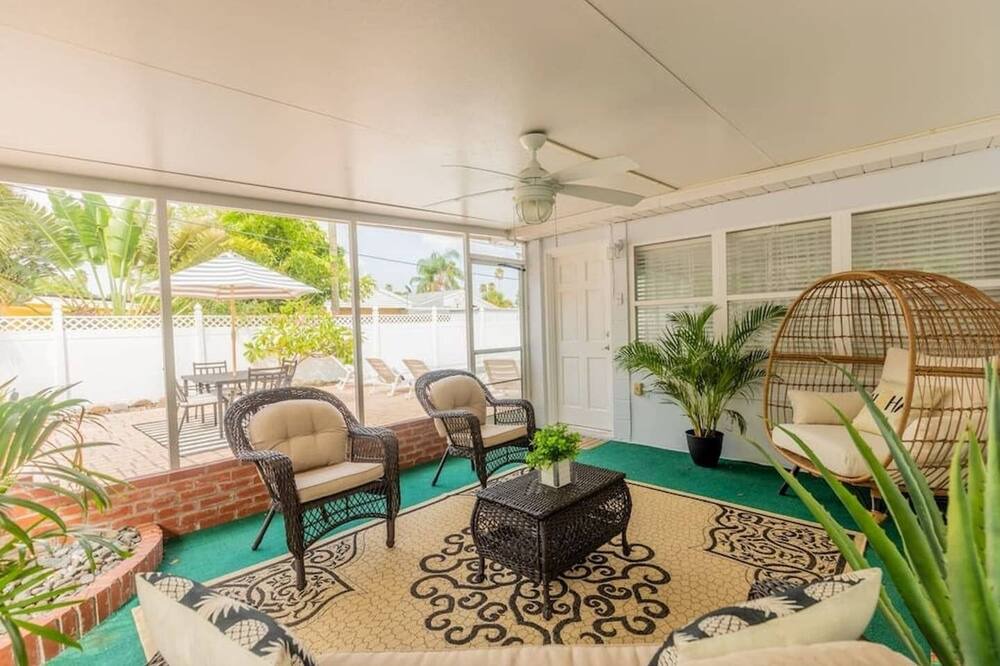 Photo of Livingroom in Redington Beach