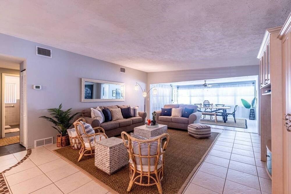 Photo of Livingroom in Redington Beach