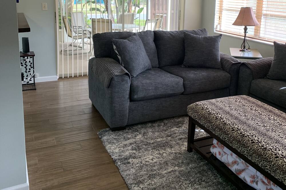 Photo of Livingroom in Forest Hills