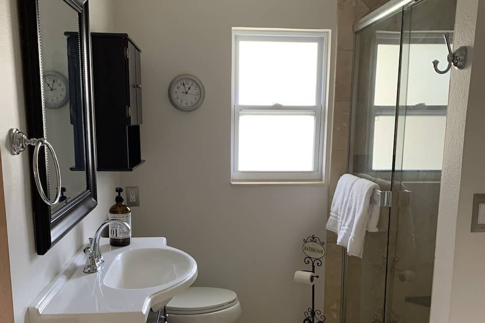 Photo of Bathroom in Forest Hills