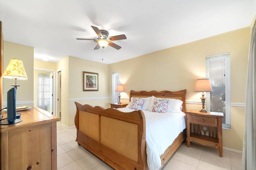 Photo of Bedroom in Venice Gardens