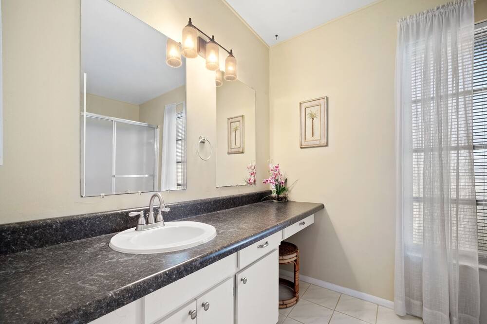 Photo of Bathroom in Venice Gardens