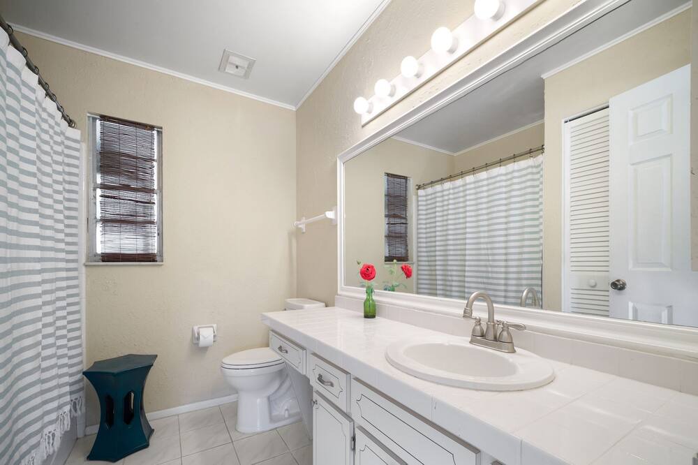 Photo of Bathroom in Venice Gardens