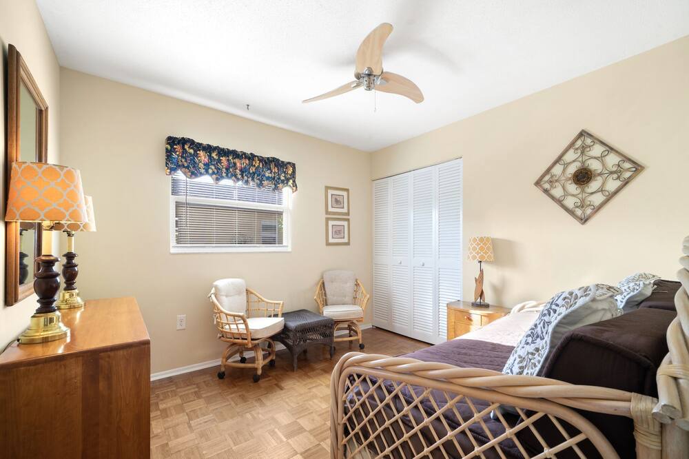 Photo of Bedroom in Venice Gardens
