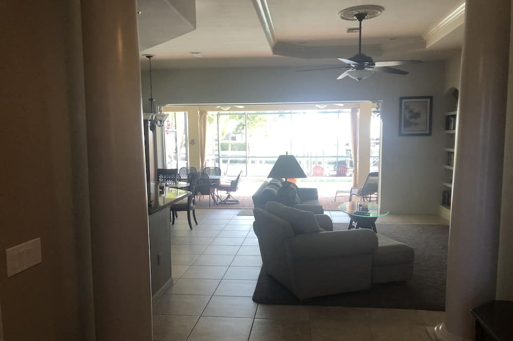 Photo of Livingroom in Fort Myers Shores