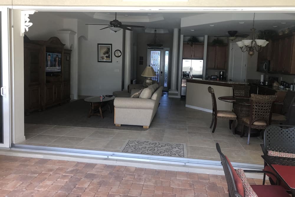 Photo of Livingroom in Fort Myers Shores