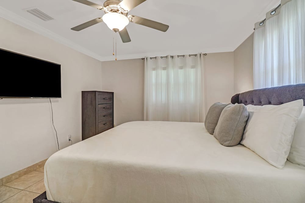 Photo of Bedroom in Palm River Estates
