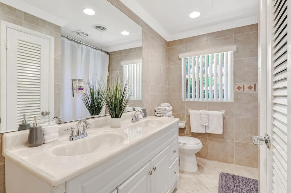 Photo of Bathroom in Palm River Estates