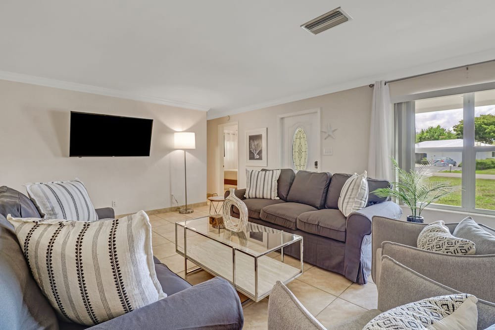Photo of Bedroom in Palm River Estates