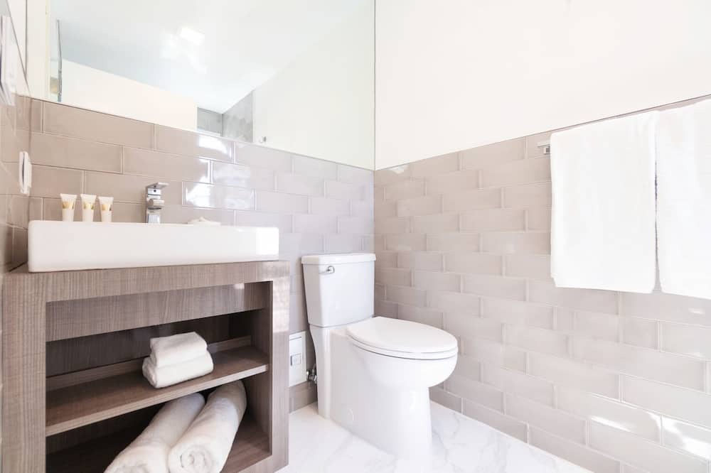 Photo of Bathroom in Flamingo/Lummus