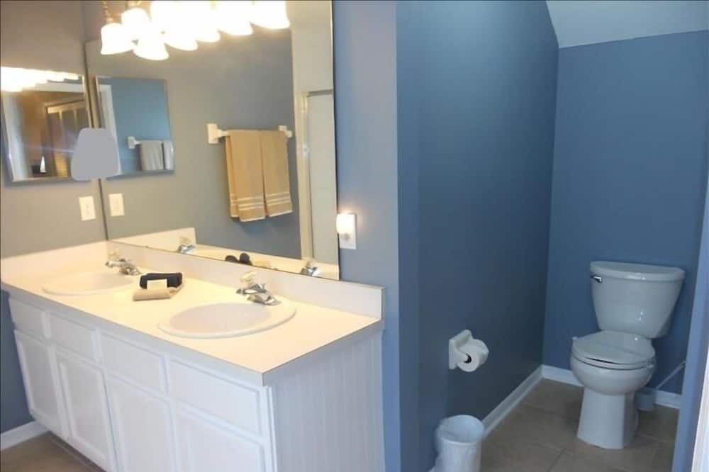 Photo of Bathroom in Lindfields